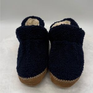 L.L. Bean Kids Navy Sherpa Slip-On Slippers.Size 3-4